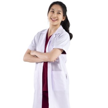 เสื้อกาวน์แพทย์ตัวยาวแขนสั้น สีขาว ผ้า TC ทวิล